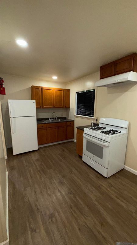 Building Photo - 2457 Desoto Dr