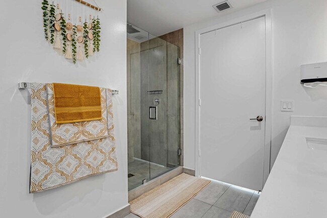 Building Photo - 404 NE 2nd Ave