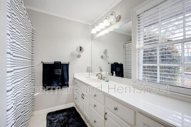 Building Photo - 289 Ashbrook Dr