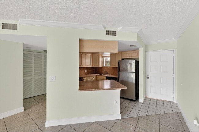 Building Photo - 8363 Lake Dr