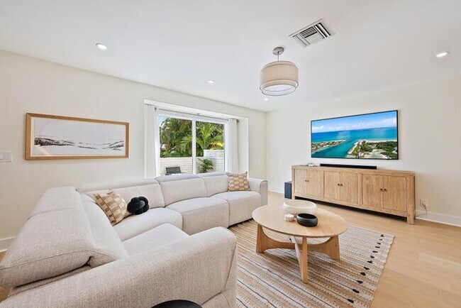 Building Photo - 1604 Seabrook Rd