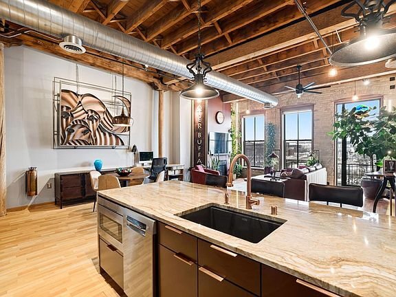 Building Photo - 205 N Water St