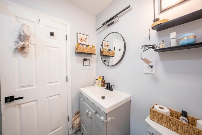 Building Photo - 40 Condict St