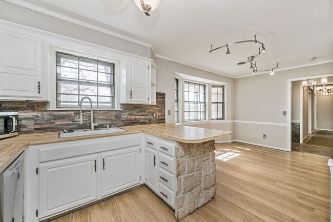 Building Photo - Spacious Puckett West Home For Lease