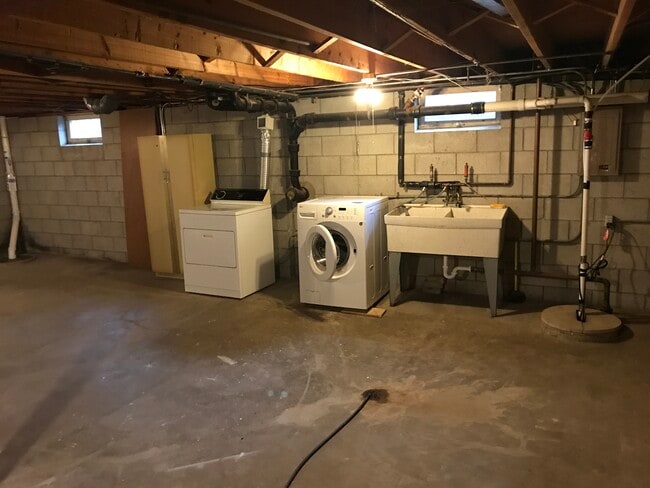 Building Photo - S82W31496 Section Rd