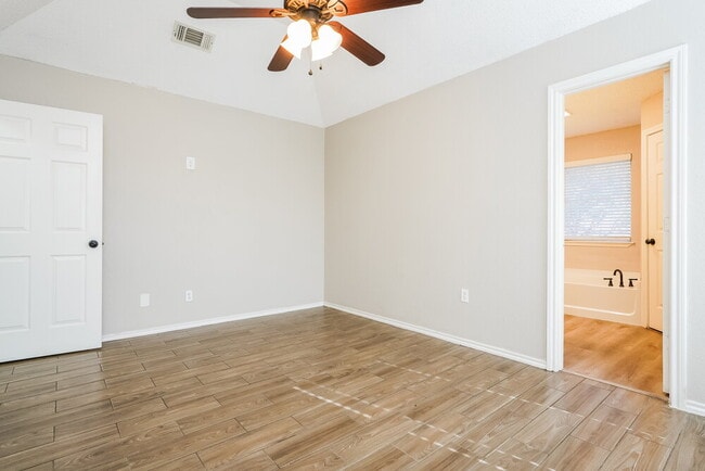 Building Photo - 512 Arbor Ln