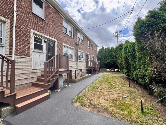 Building Photo - 59 Newman Rd