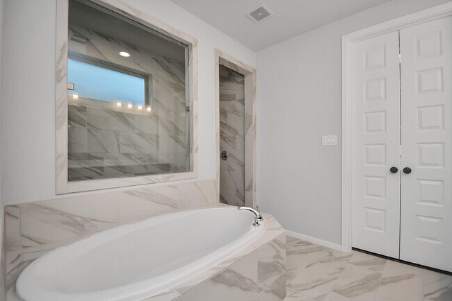 Building Photo - 5838 Turquoise Ct