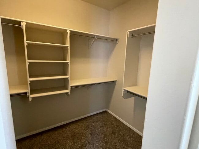 Building Photo - 3933 Agua Duro Dr