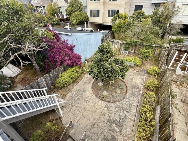 Building Photo - 272 4th Ave