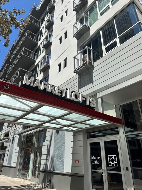 Building Photo - 645 W 9th St