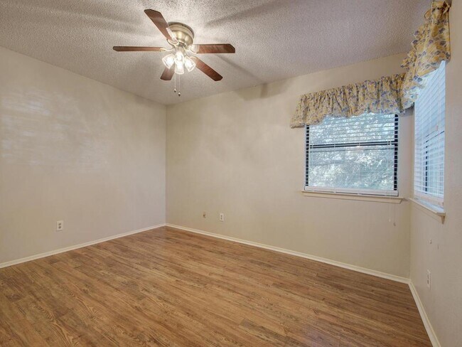 Building Photo - 11301 Jollyville Rd