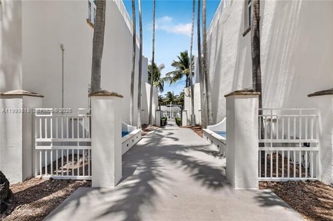 Building Photo - 1413 Sunset Harbour Dr