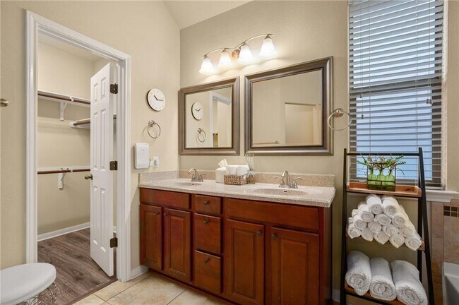 Building Photo - 2820 Garnet Ridge Dr