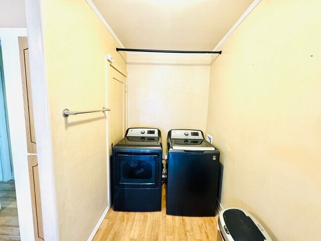 Building Photo - Chino Home for Lease