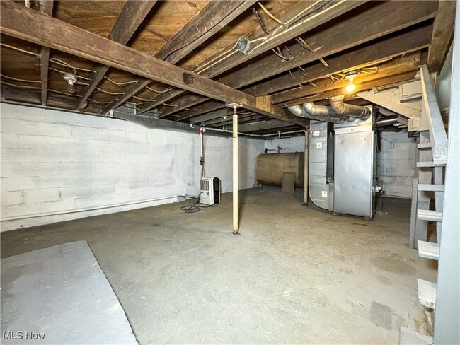 Building Photo - 2957 Greenfield Ave