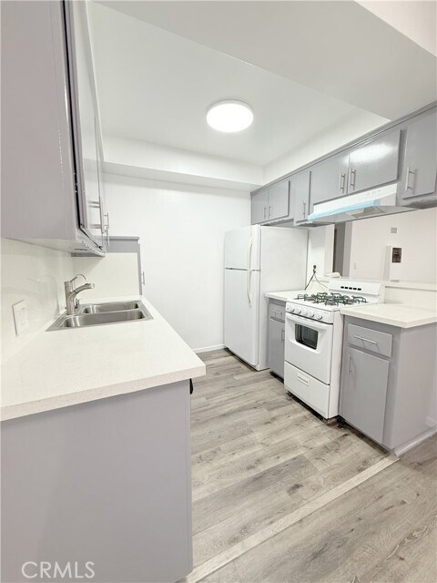 Building Photo - 1208 S Marengo Ave
