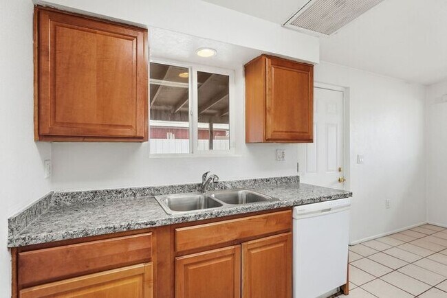 Building Photo - Bright 3-Bed Tucson Rental Home with Expansive Fenced Backyard Near U of A