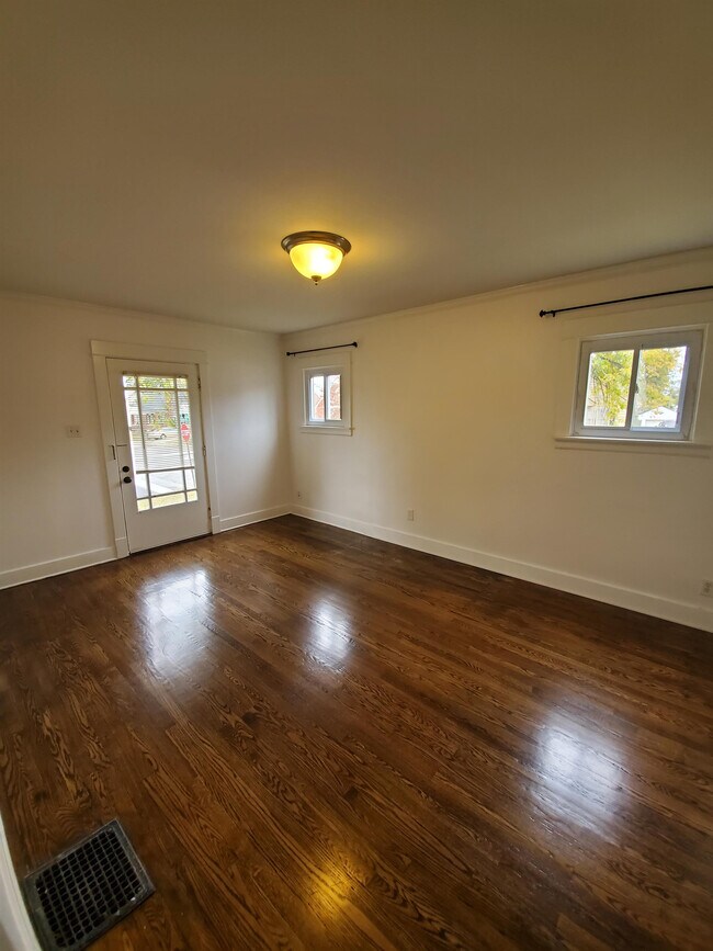 Building Photo - 4501 S 1st St