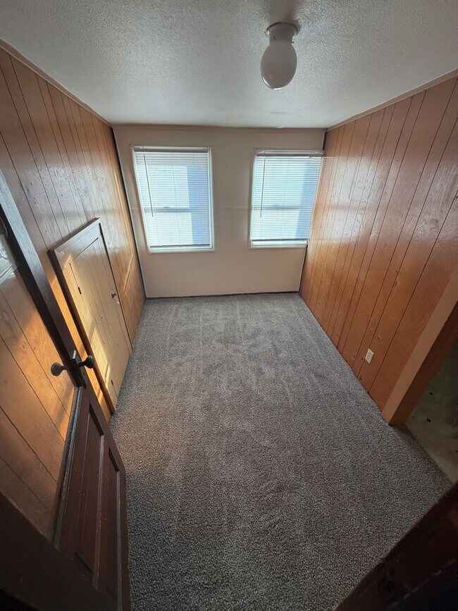 Building Photo - 614 Douglas Ave