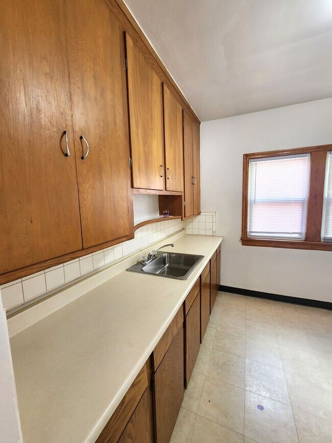 Building Photo - 2 BR South Euclid
