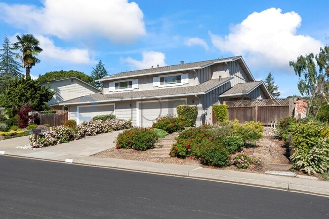 Building Photo - 2472 Camino de Jugar