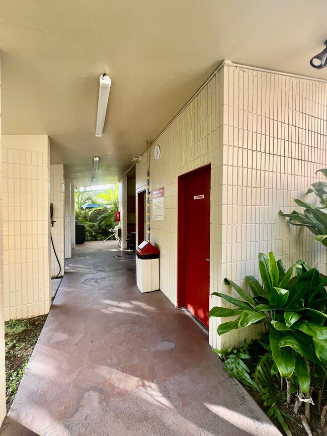 Building Photo - Convenient 2/2/1 with Lanai