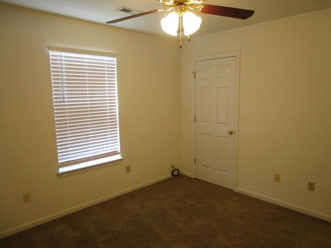 Building Photo - 2412 Calder Ct