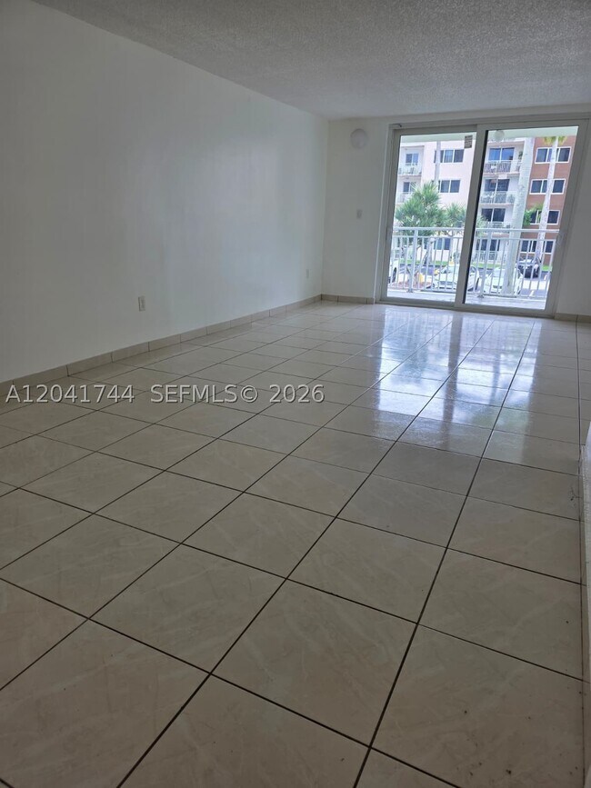 Building Photo - 6930 Miami Gardens Dr