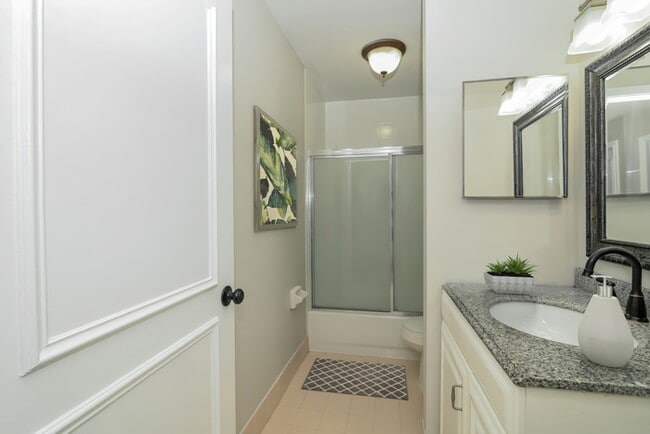 Building Photo - 3643 NW 63rd Ct