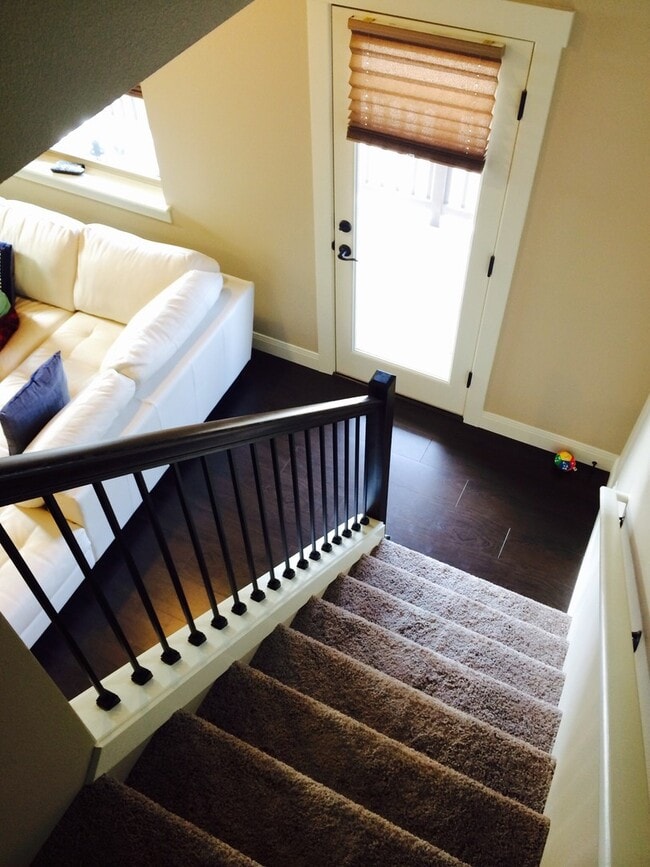 Building Photo - Amazing 3 Bedroom 2.5 Bath Home within Beaverton and next to Nike!