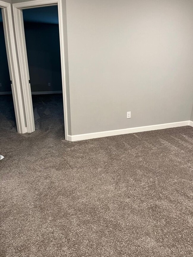 Building Photo - Stunning End Unit 3bed 3bath Townhome in W...