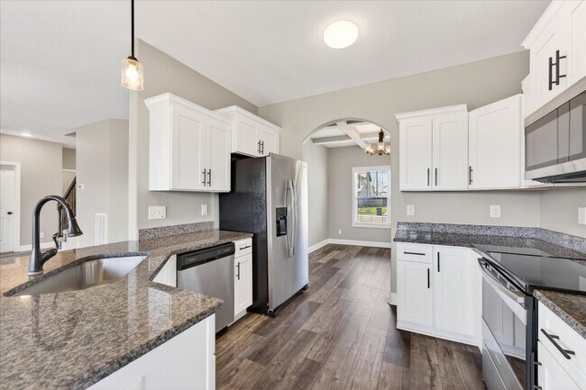 Building Photo - Pet Friendly Four Bedroom with Bonus!