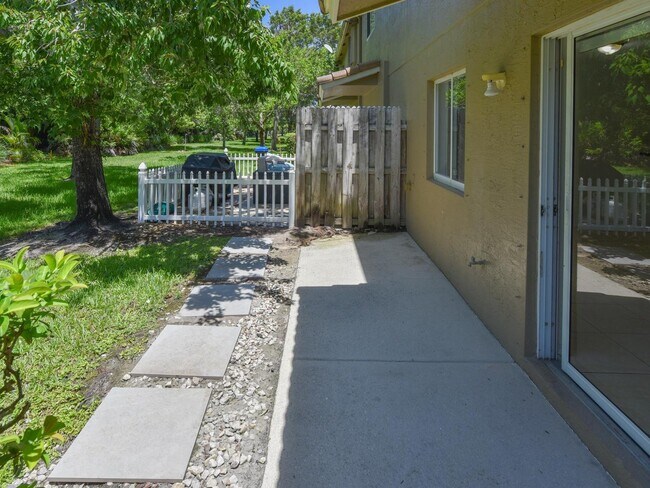 Building Photo - 2257 Marshfield Ct