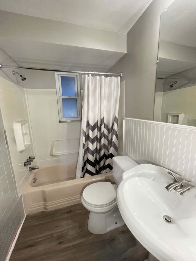 Building Photo - 2 Bedroom Apartment with Garage in McCandless!