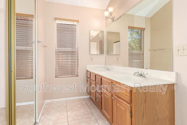 Building Photo - 541 N Granite St