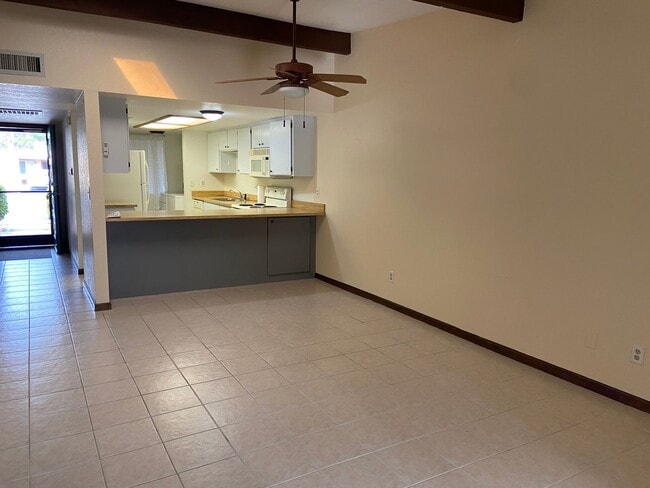 Building Photo - TOWNHOME - VILLAGE OF OAK CREEK