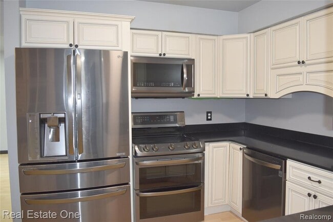 Building Photo - 460 Baldwin Ave