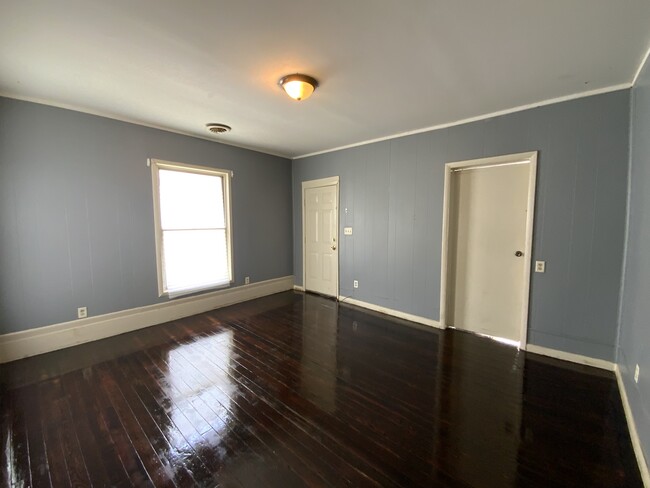 Building Photo - 526 Harvey St