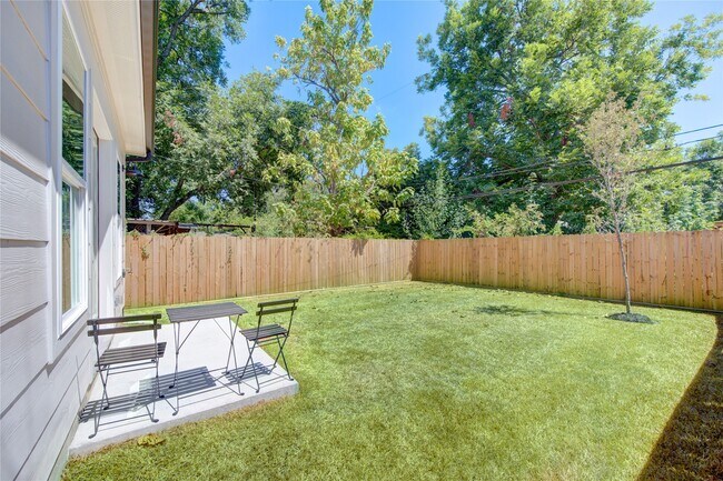 Building Photo - 2402 Bennington St