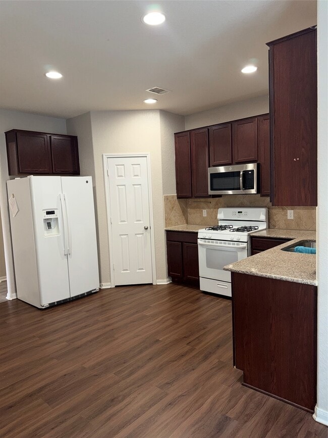 Building Photo - 2227 Sanders Brook Dr