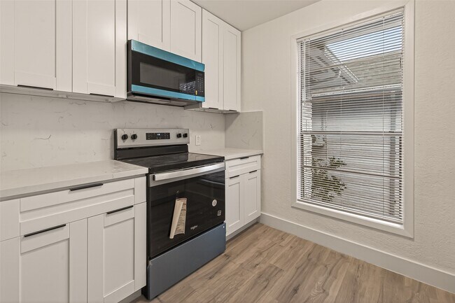 Building Photo - 3300 Yorktown St