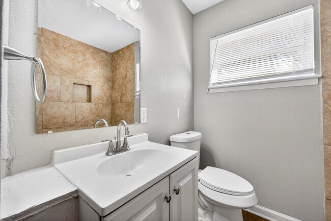 Building Photo - 7726 Claiborne St