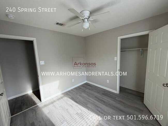 Building Photo - 240 Spring St