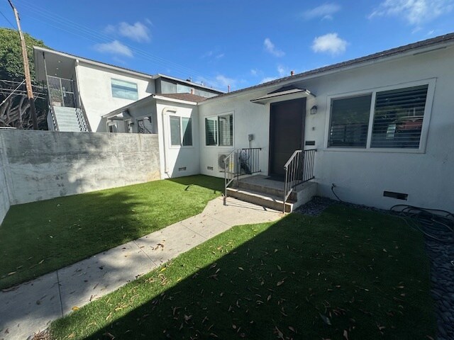 Artificial Turf Yard - 2611 22nd St