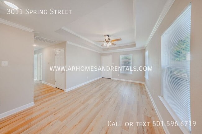 Building Photo - 3011 S Spring St