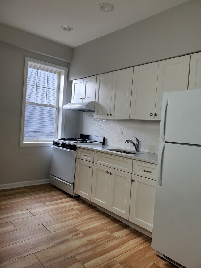 Building Photo - 43 S Adelaide Ave