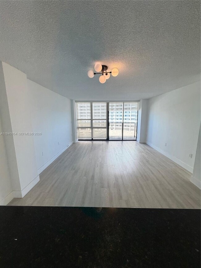 Building Photo - 600 NE 36th St