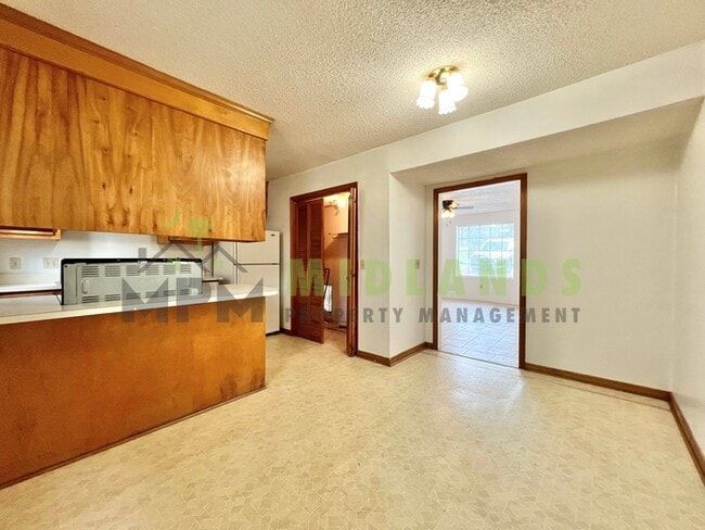Building Photo - 1603 Westchester Dr