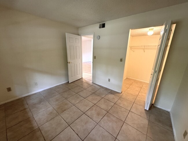 Building Photo - 4989 Puritan Cir